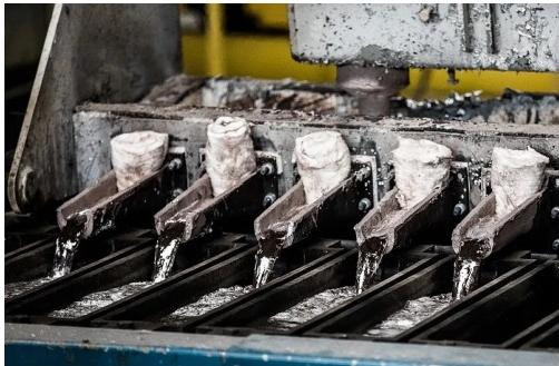 Machine de coulée de lingots